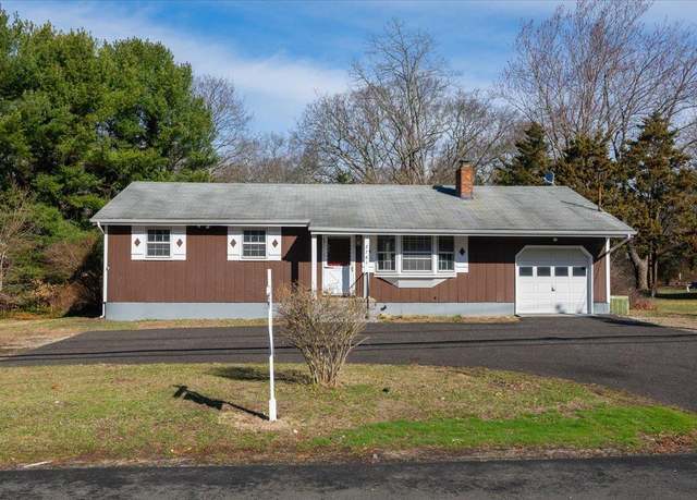 Property at 2761 Montauk Hwy, Brookhaven, NY 11719, 3 beds, 1 bath