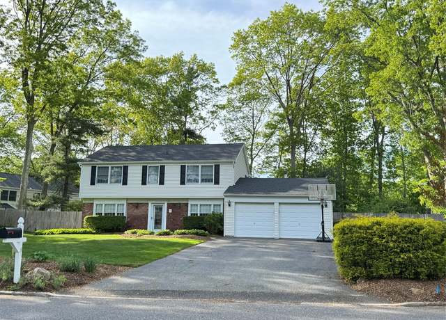 Property at 3 Sanford Ln, Stony Brook, NY 11790, 4 beds, 2.5 baths