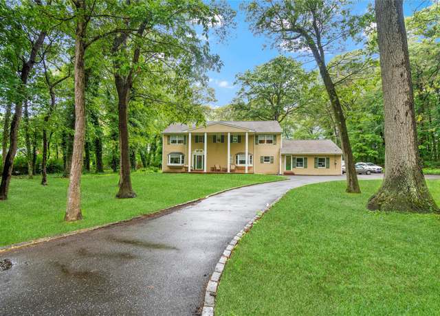 Property at 5 Linda Ct, Oyster Bay, NY 11771, 5 beds, 3.5 baths