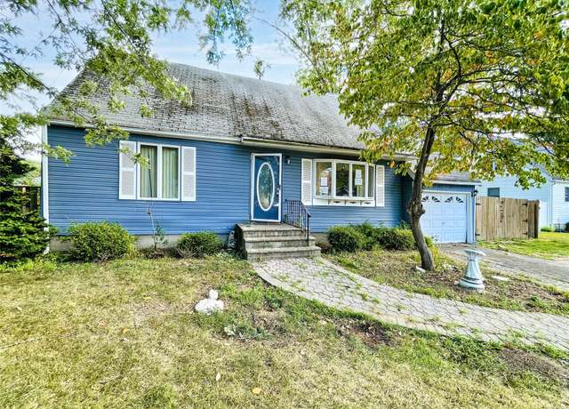 Property at 23 Woods Ln, Centereach, NY 11720, 5 beds, 2 baths
