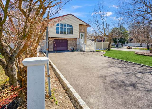 Property at 297 Mount Vernon Ave, Medford, NY 11763, 3 beds, 2 baths