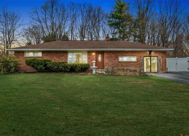 Property at 203 Hy Vue Cir, Newburgh, NY 12550, 3 beds, 2 baths