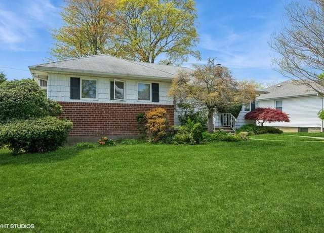 Property at 1024 Johnston Ave, Wantagh, NY 11793, 3 beds, 1 bath