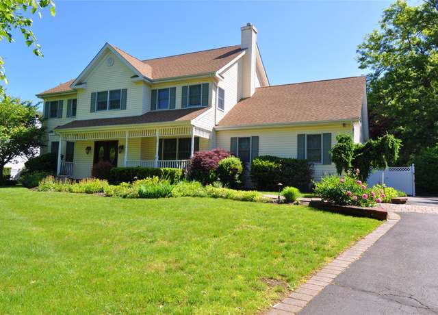 Property at 16 Dupont Ct, Dix Hills, NY 11746, 5 beds, 3.5 baths