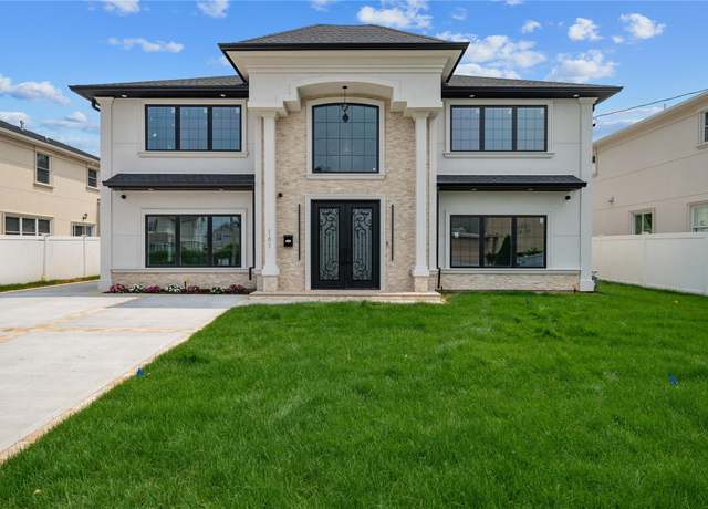 Property at 71 Cedar St, Hicksville, NY 11801, 5 beds, 4.5 baths