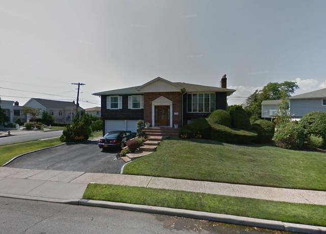Property at 3214 Monterey Dr, Merrick, NY 11566, 6 beds, 3 baths