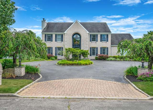 Property at 30 Miller Farms Dr, Miller Place, NY 11764, 5 beds, 2.5 baths