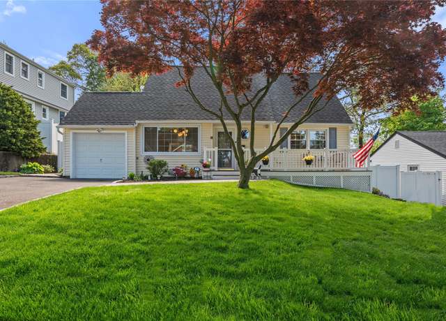 Property at 1 Paine, Farmingdale, NY 11735, 4 beds, 2 baths