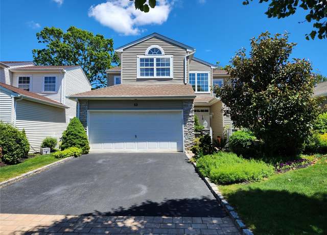 Property at 53 Hamlet Dr, Hauppauge, NY 11788, 4 beds, 2.5 baths