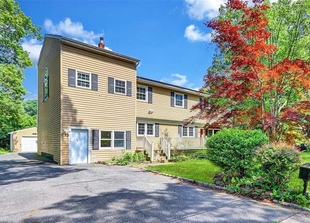 Property at 89 Circuit Rd, Bellport, NY 11713, 6 beds, 3 baths