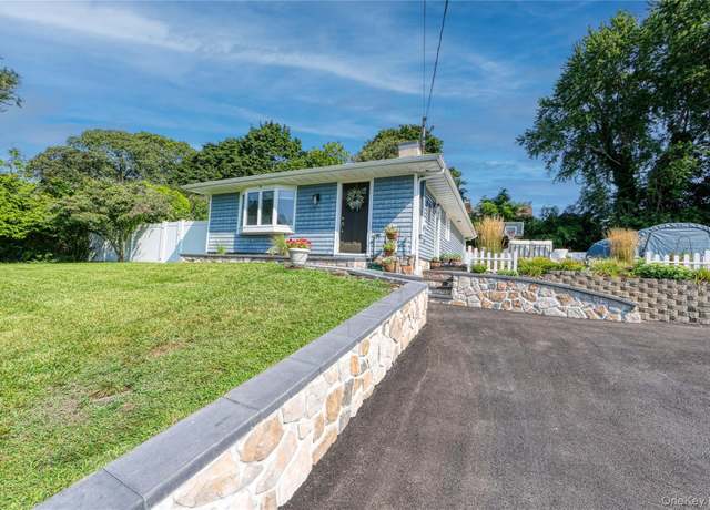 Property at 37 Wyandotte St, Selden, NY 11784, 3 beds, 1 bath