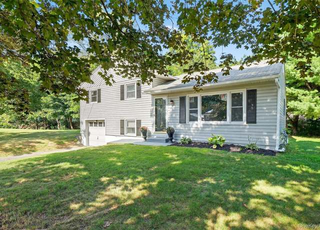 Property at 10 Flamingo Dr, Newburgh, NY 12550, 3 beds, 1 bath