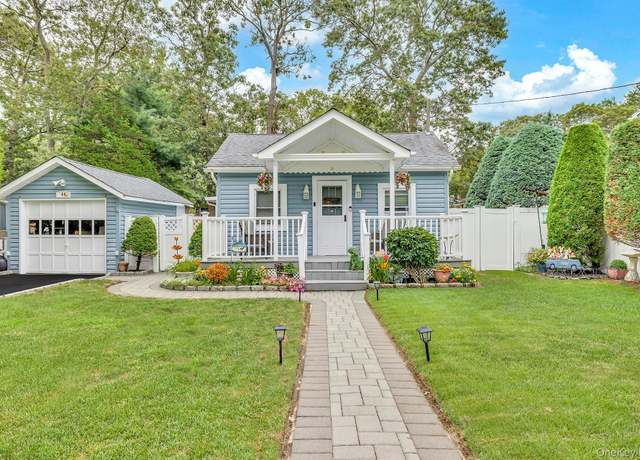 Property at 44 Lexington Ave, Patchogue, NY 11772, 2 beds, 1 bath