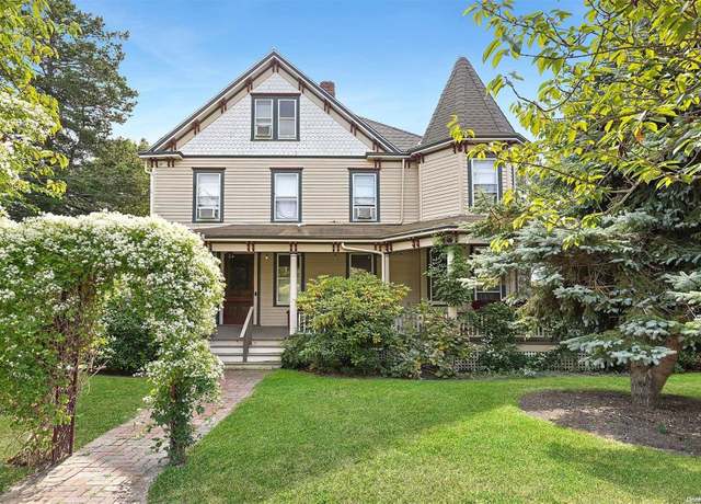 Property at 151 Bay Ave, Greenport, NY 11944, 5 beds, 4.5 baths