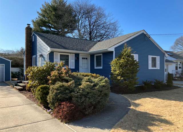 Property at 908 Maple Ln, East Meadow, NY 11554, 3 beds, 1 bath