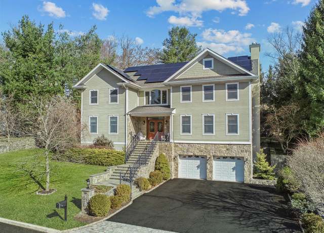 Property at 66 Roundabend Rd, Tarrytown, NY 10591, 4 beds, 4.5 baths