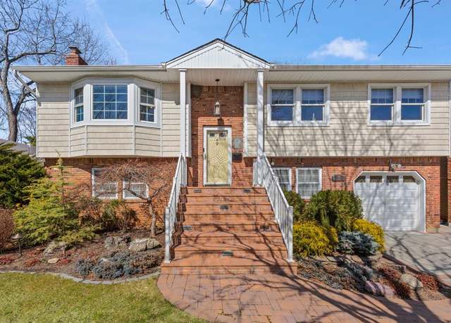 Property at 1017 Donna Ct, Baldwin, NY 11510, 5 beds, 2 baths