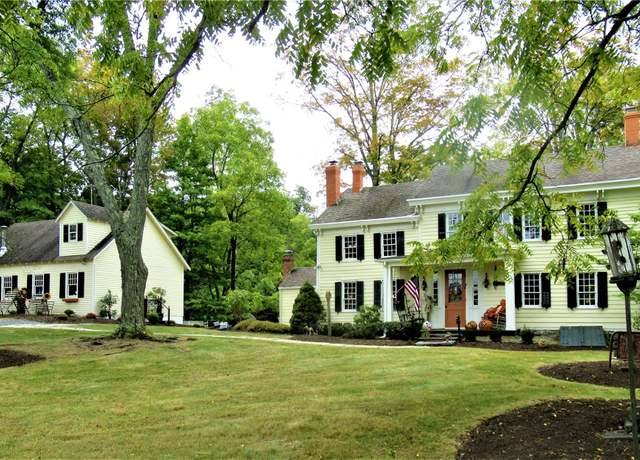 Property at 124 E Ridge Rd, Warwick, NY 10990, 4 beds, 3.5 baths