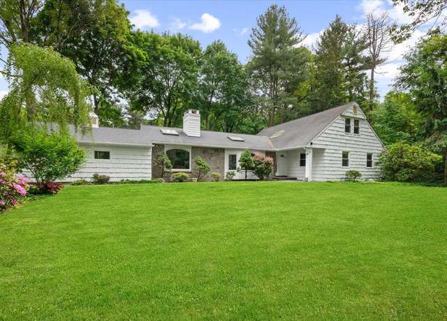 Property at 17 Juneau Blvd, Woodbury, NY 11797, 5 beds, 4.5 baths
