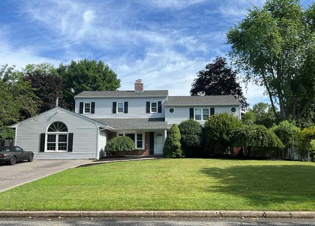 Property at 75 Granada Cir, Mount Sinai, NY 11766, 6 beds, 2.5 baths