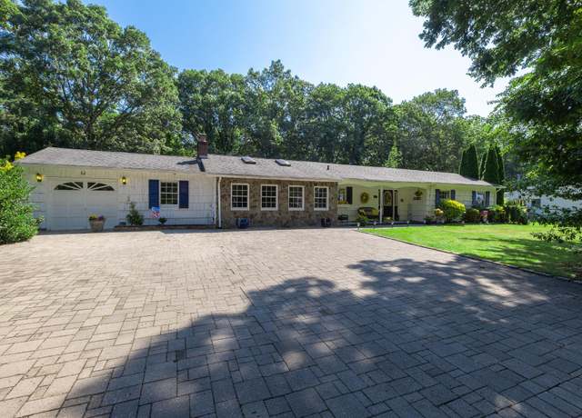 Property at 43 Fox Ln, Shoreham, NY 11786, 3 beds, 2 baths