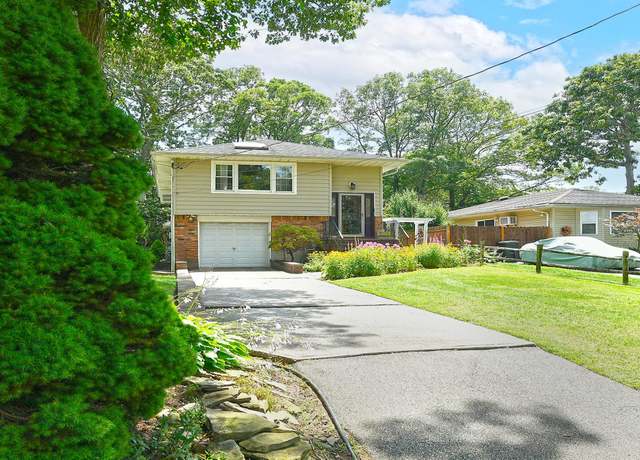Property at 2452 Motor Pkwy, Ronkonkoma, NY 11779, 3 beds, 1 bath