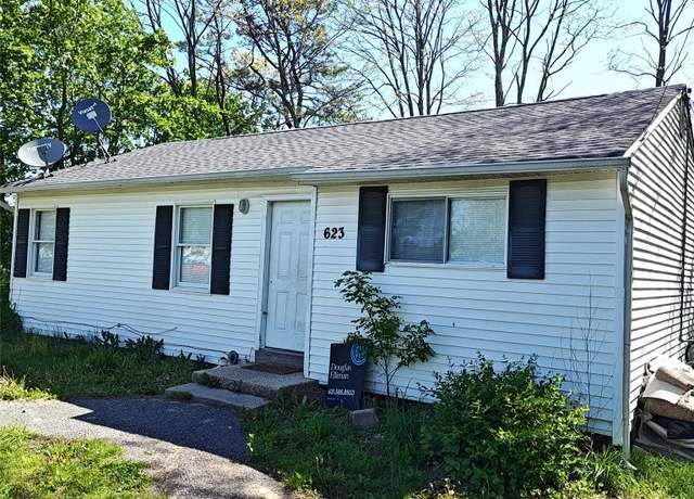 Property at 623 Meade Ave, Bellport, NY 11713, 3 beds, 1 bath