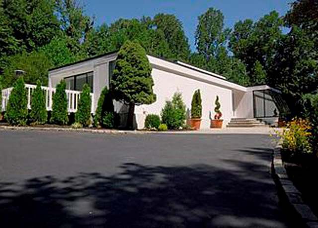 Property at 26 Yellow Cote Rd, Oyster Bay Cove, NY 11771, 5 beds, 4 baths