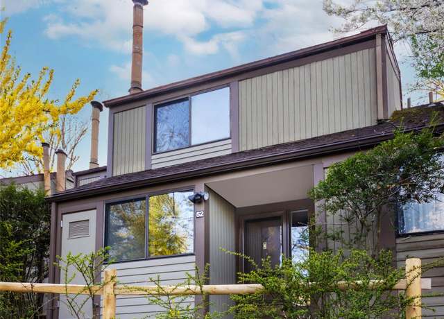 Property at 52 Round Hill Rd, Dobbs Ferry, NY 10522, 2 beds, 2.5 baths