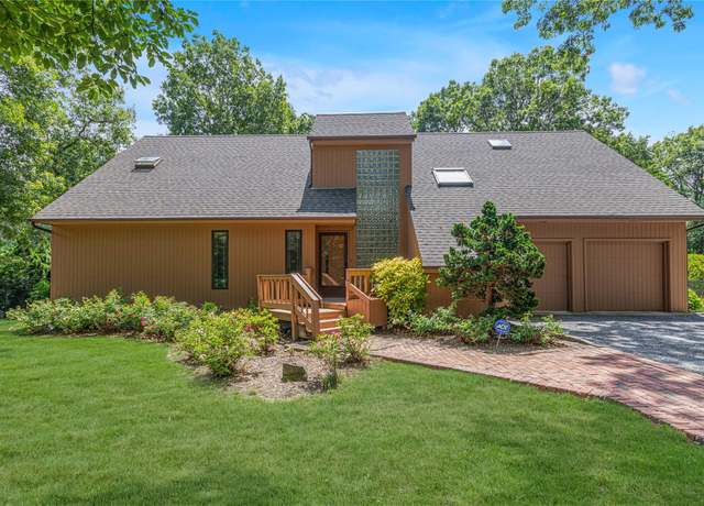 Property at 50 Valleywood Rd, Commack, NY 11725, 3 beds, 2.5 baths