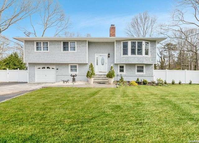 Property at 8 Westerly Ct, Hampton Bays, NY 11946, 5 beds, 2 baths