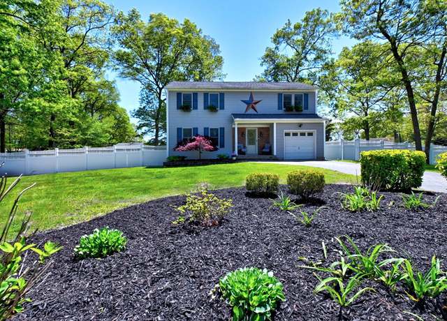 Property at 5 Mount Oak Pl, Ridge, NY 11961, 4 beds, 2.5 baths