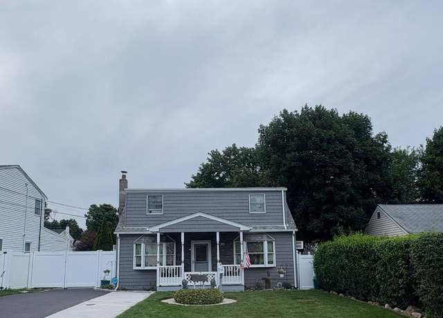 Property at 126 E 12th St, Huntington Station, NY 11746, 4 beds, 3 baths