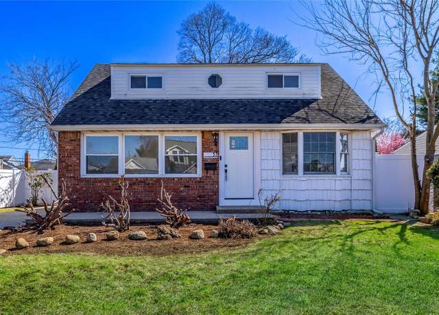 Property at 37 Washington Ave, Hicksville, NY 11801, 3 beds, 2 baths