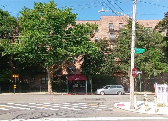 Property at 131-11 Kew Gardens Rd Unit 6N, Richmond Hill North, NY 11418, 2 beds, 1 bath