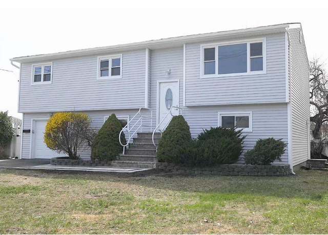 Property at 830 N Clinton Ave, Lindenhurst, NY 11757, 5 beds, 2 baths