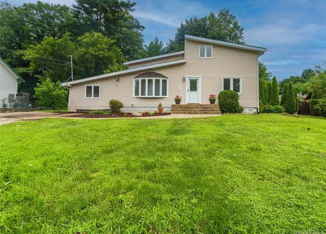 Property at 5 Laurie Ln, Newburgh, NY 12550, 3 beds, 2 baths
