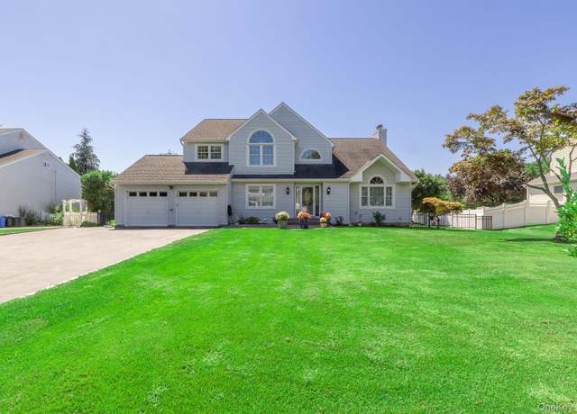 Property at 106 Glenrich Dr S, Saint James, NY 11780, 4 beds, 3.5 baths
