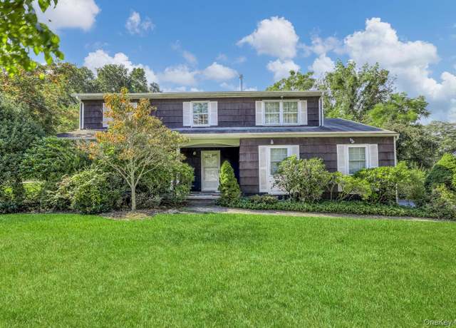 Property at 3 Macintosh Ln, Monsey, NY 10952, 4 beds, 2.5 baths