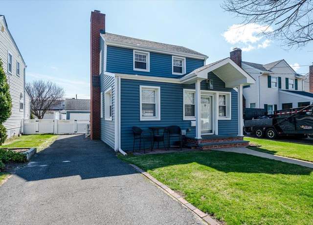 Property at 33 Wellfleet Rd, East Rockaway, NY 11518, 3 beds, 2 baths