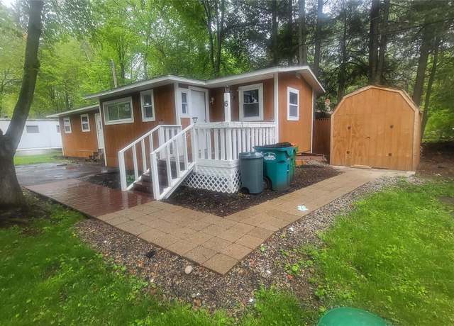 Property at 6 Blue Jay Ln, Hyde Park, NY 12538, 2 beds, 1 bath