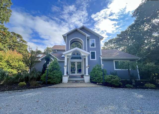 Property at 4 Douglas Ct, Hampton Bays, NY 11946, 5 beds, 3 baths