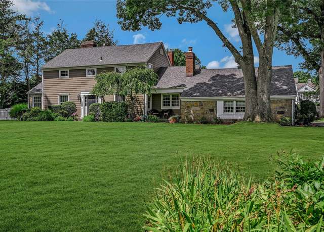 Property at 2 Winchester Ln, Huntington, NY 11743, 5 beds, 4 baths