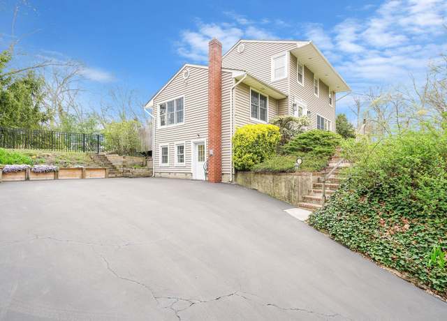 Property at 3 Standish Pl, Smithtown, NY 11787, 5 beds, 3.5 baths