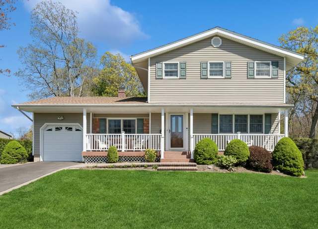 Property at 95 Steven Pl, Hauppauge, NY 11788, 4 beds, 2.5 baths