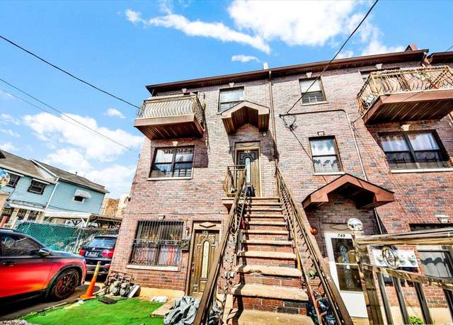 Property at 747 E 220th St, Bronx, NY 10467, 8 beds, 5 baths