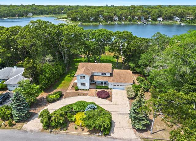 Property at 2000 Beebe Dr, Cutchogue, NY 11935, 5 beds, 2.5 baths