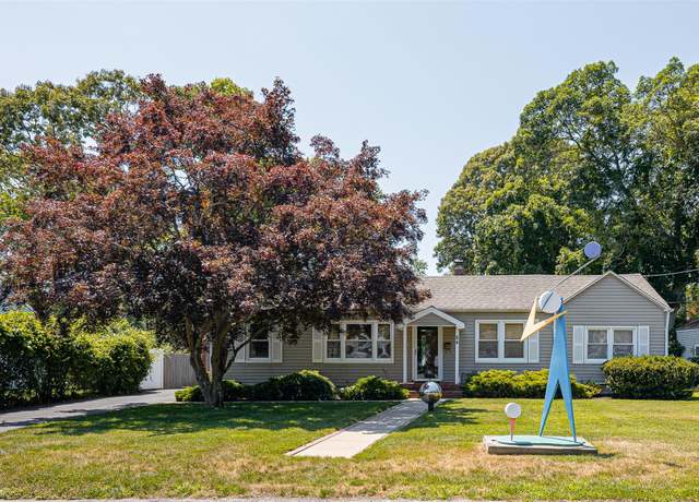 Property at 84 Country Club Rd, Bellport Village, NY 11713, 3 beds, 2 baths