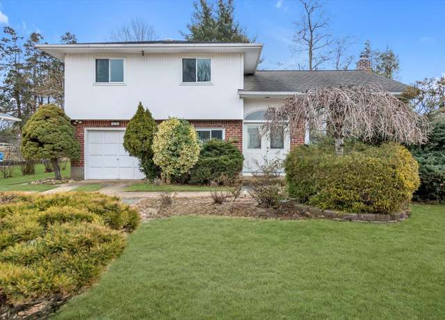 Property at 326 White Birch Ln, Jericho, NY 11753, 3 beds, 2 baths