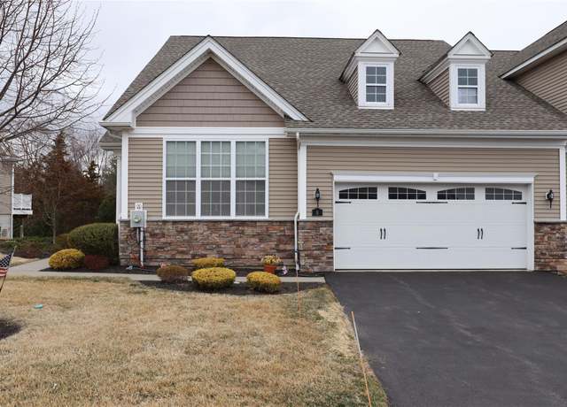 Property at 8 Avondale Ln, Wappingers Falls, NY 12590, 2 beds, 2 baths